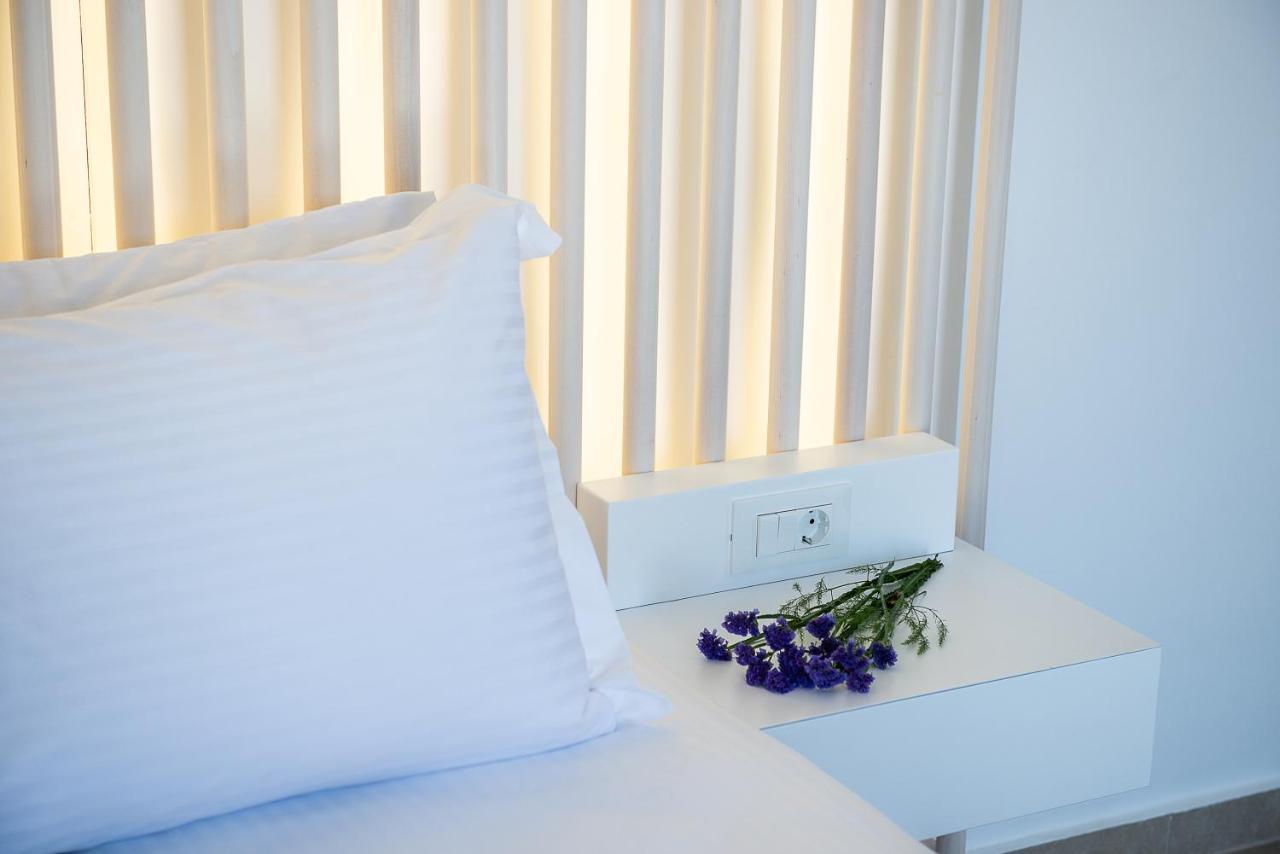 Sea Front Suites, Maisonettes & Apartments Agia Marina Dış mekan fotoğraf